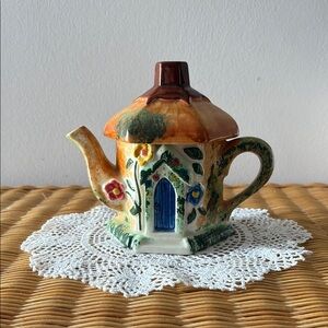 Carters of Suffolk The 'Gatehouse' Teapot Made by Tony Carter